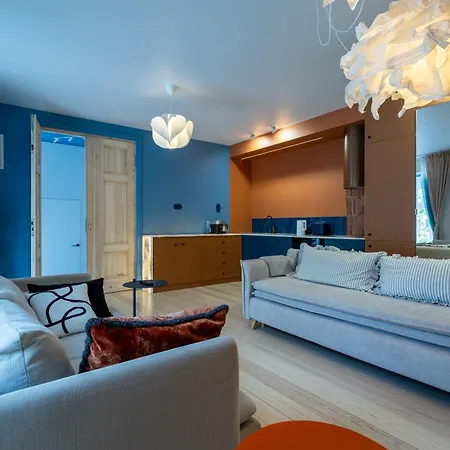 Stylish Victus Near The Promenade In By Renters Appartement *