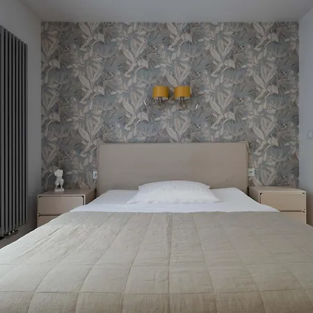 Appartement Stylish Victus Near The Promenade In By Renters