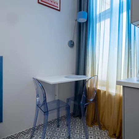公寓 Stylish Victus Near The Promenade In By Renters