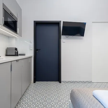 Stylish Victus Near The Promenade In By Renters 公寓 *