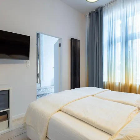 公寓 Stylish Victus Near The Promenade In By Renters