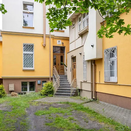 Stylish Victus Near The Promenade In By Renters Appartement *